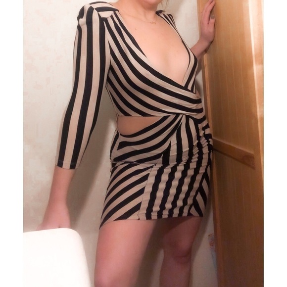 3/$25 🙌🏼 Lipstick Cutout Deep V Neck Sexy Fitted Striped Dress Medium - Picture 1 of 5